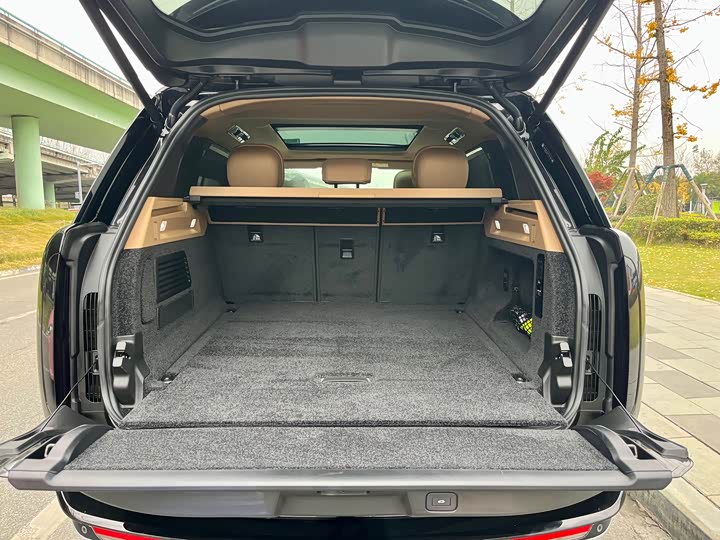 Land Rover Range Rover 2025 2025款 3.0 L6 400PS 盛世加长版