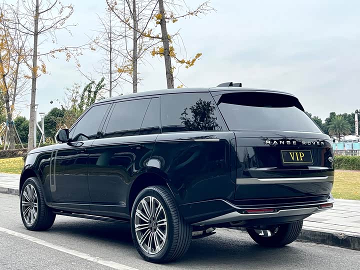 Land Rover Range Rover 2025 2025款 3.0 L6 400PS 盛世加长版