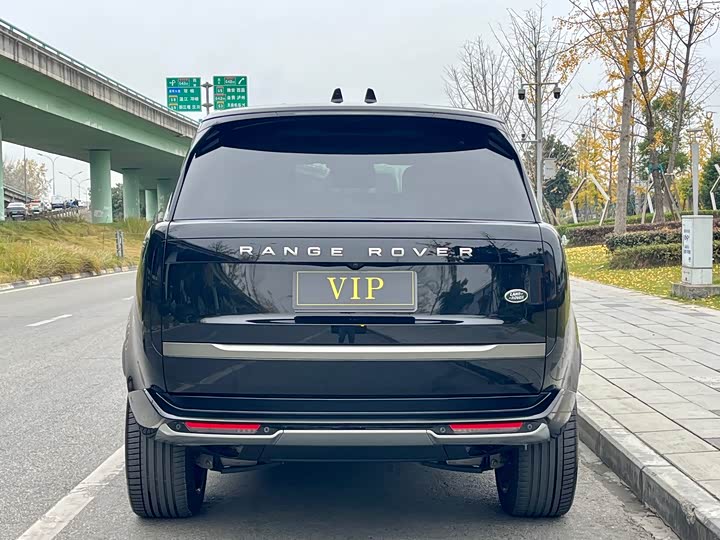 Land Rover Range Rover 2025 2025款 3.0 L6 400PS 盛世加长版