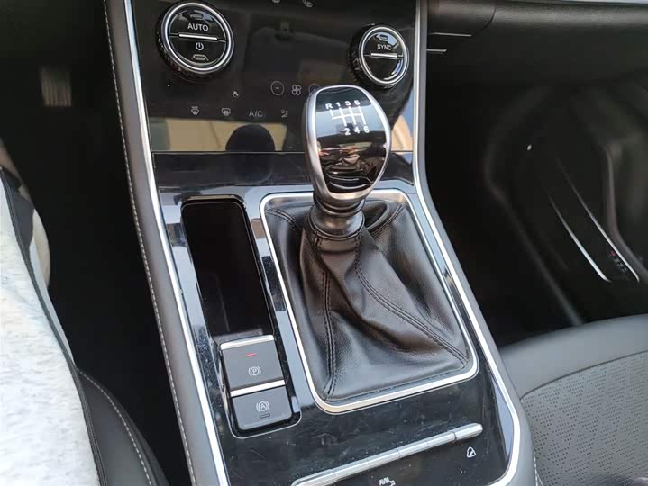 Chery Tiggo 8 2024 2024款 荣耀版 230TCI 手动进阶版 5座