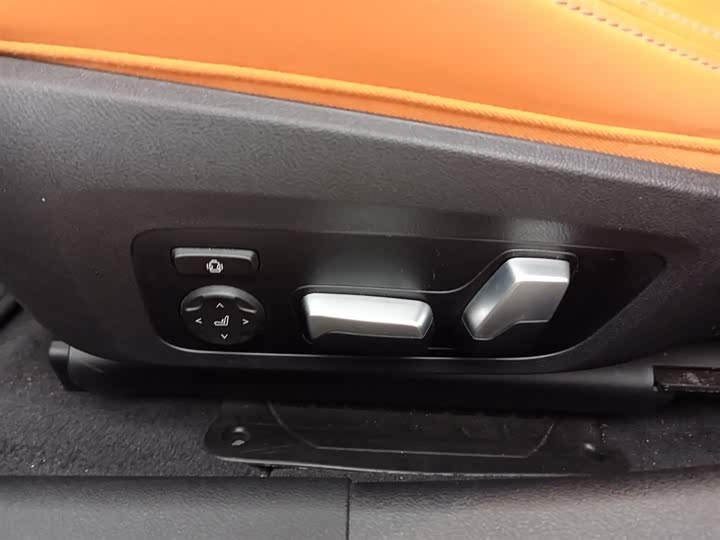 BMW M3 2023 2023款 M3四门轿车 M xDrive 雷霆版