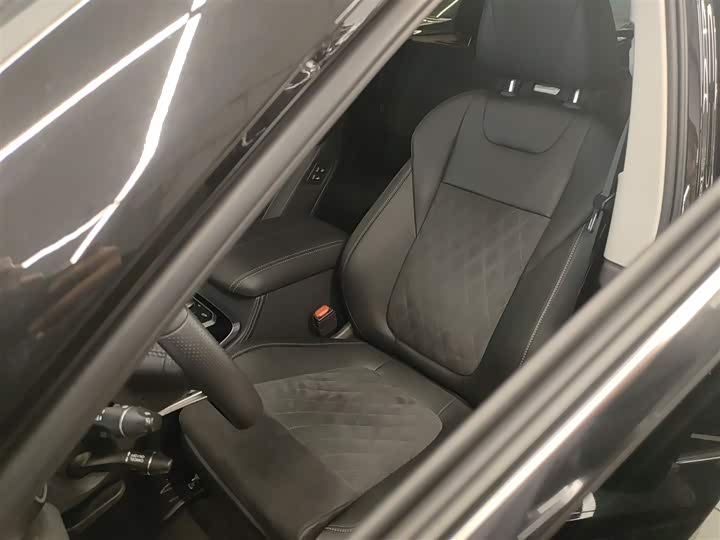 Hongqi HS7 2022 2022款 2.0T DCT两驱智联旗享版 五座