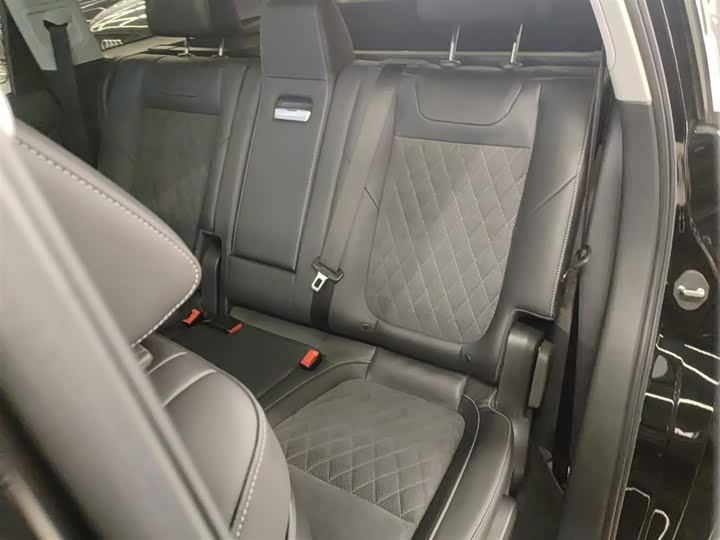 Hongqi HS7 2022 2022款 2.0T DCT两驱智联旗享版 五座