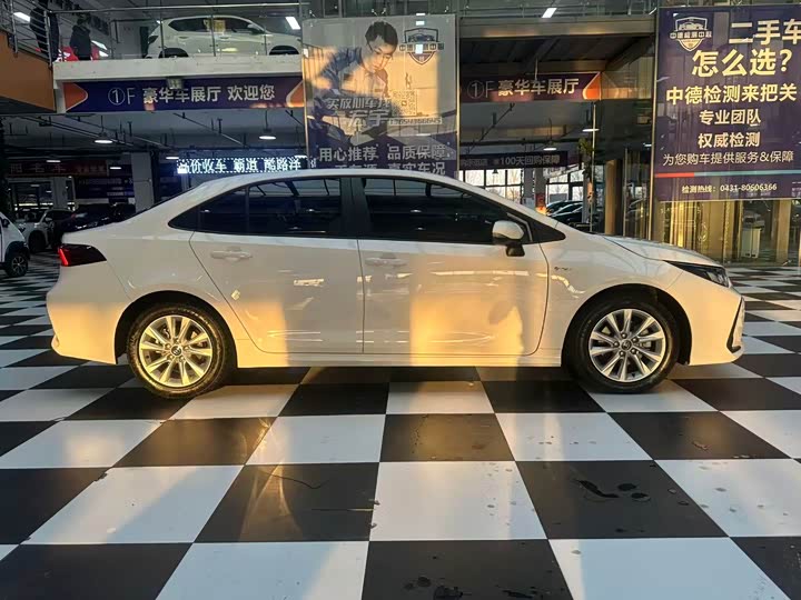 Toyota Corolla 2024 2024款 1.8L 智能电混双擎 精英版