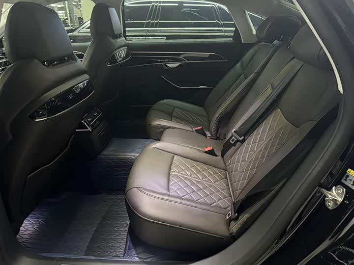 Audi A8 Hybrid 2022 2022款 A8L 60 TFSIe quattro 典藏版