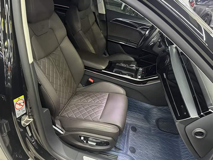 Audi A8 Hybrid 2022 2022款 A8L 60 TFSIe quattro 典藏版
