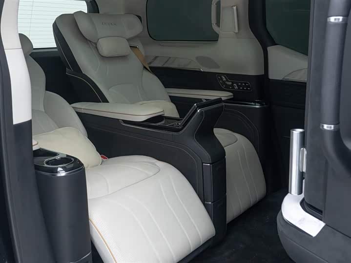 Zeekr 009 2024 2024款 光辉