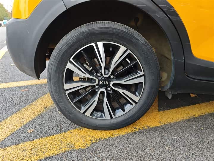 Kia KX1 2021 2021款 1.4L CVT趣享天窗款