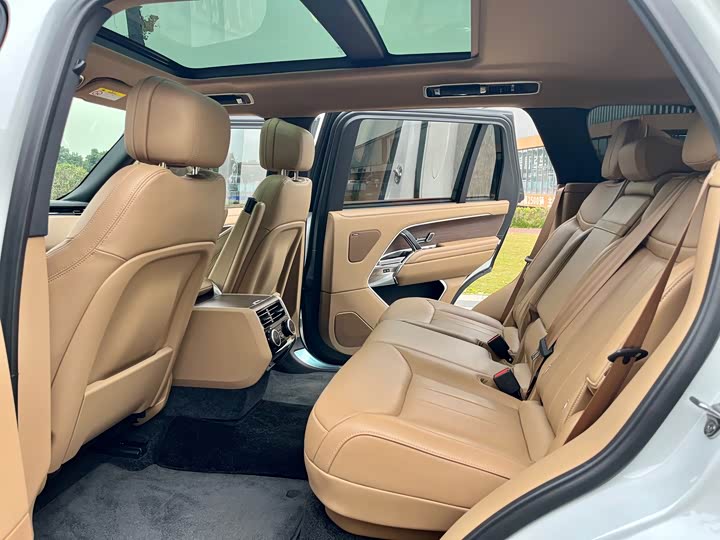 Land Rover Range Rover 2025 2025款 3.0 L6 400PS 盛世加长版