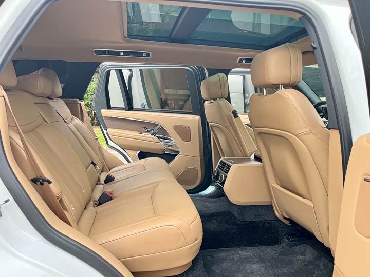 Land Rover Range Rover 2025 2025款 3.0 L6 400PS 盛世加长版