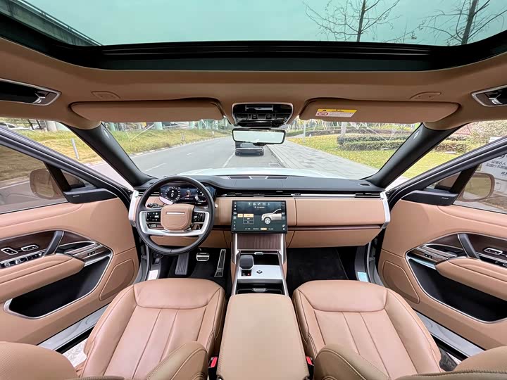 Land Rover Range Rover 2025 2025款 3.0 L6 400PS 盛世加长版