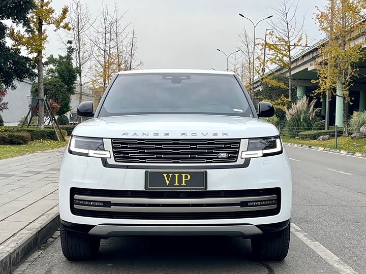 Land Rover Range Rover 2025 2025款 3.0 L6 400PS 盛世加长版