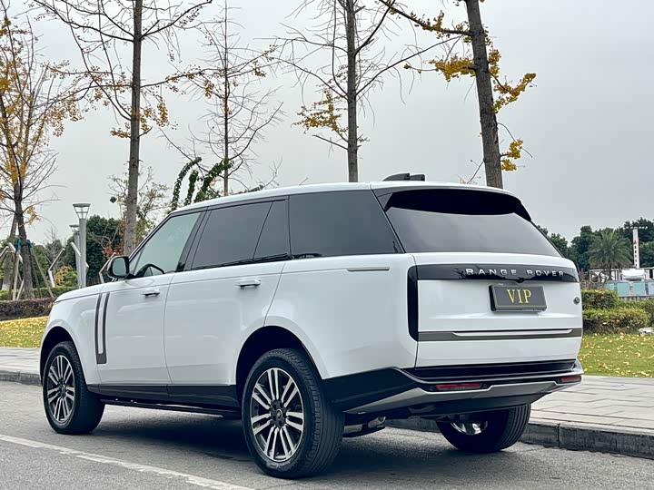 Land Rover Range Rover 2025 2025款 3.0 L6 400PS 盛世加长版