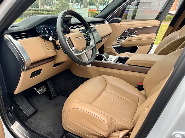 Land Rover Range Rover 2025 2025款 3.0 L6 400PS 盛世加长版