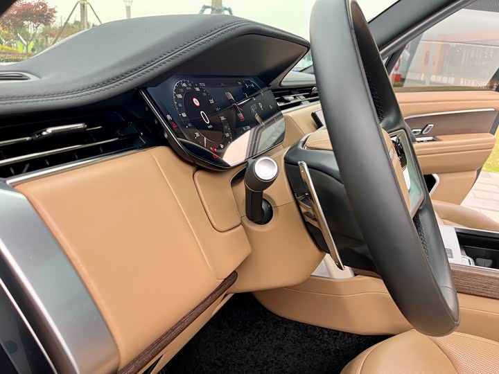 Land Rover Range Rover 2025 2025款 3.0 L6 400PS 盛世加长版