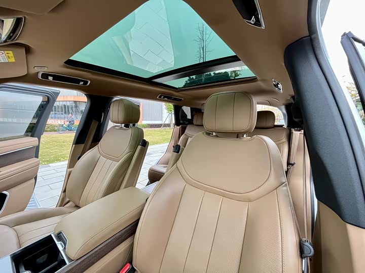 Land Rover Range Rover 2025 2025款 3.0 L6 400PS 盛世加长版