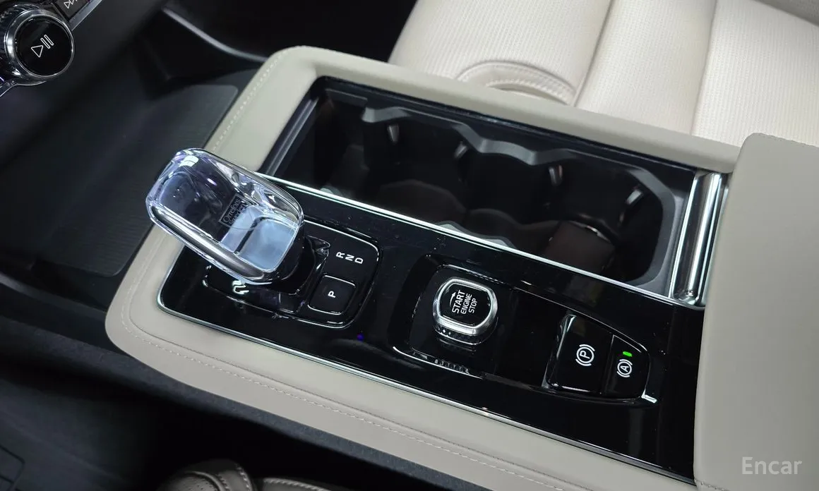 Volvo XC90 2016 T8 Ultra Bright Hybrid