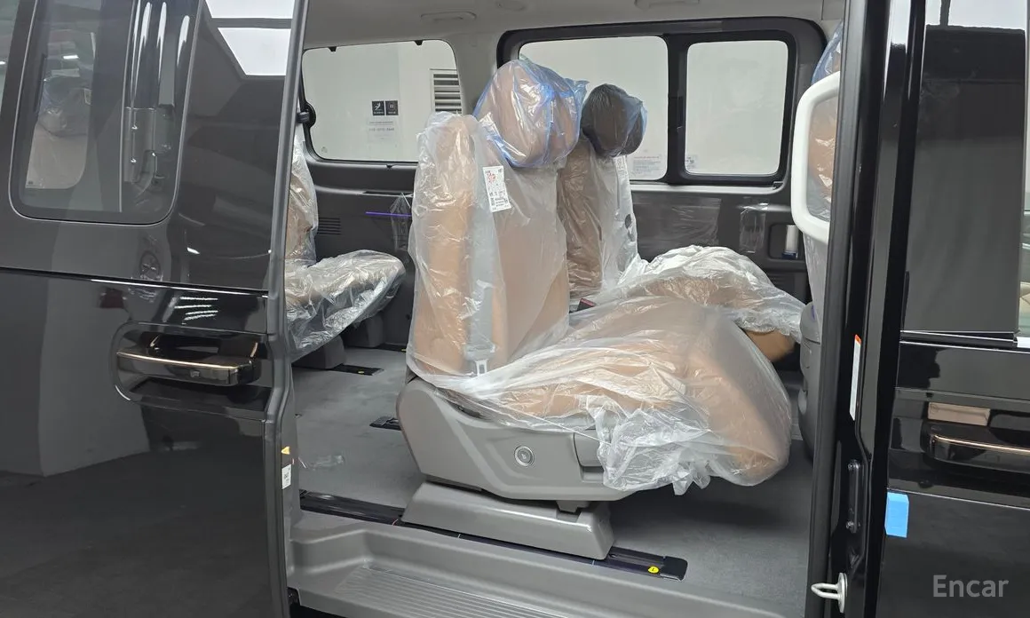 Hyundai Staria 2021 4WD Lounge 7-Seater