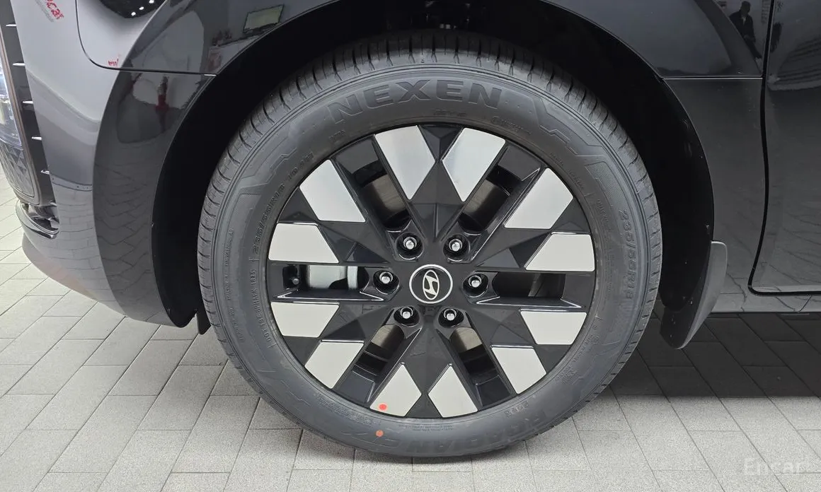 Hyundai Staria 2021 4WD Lounge 7-Seater