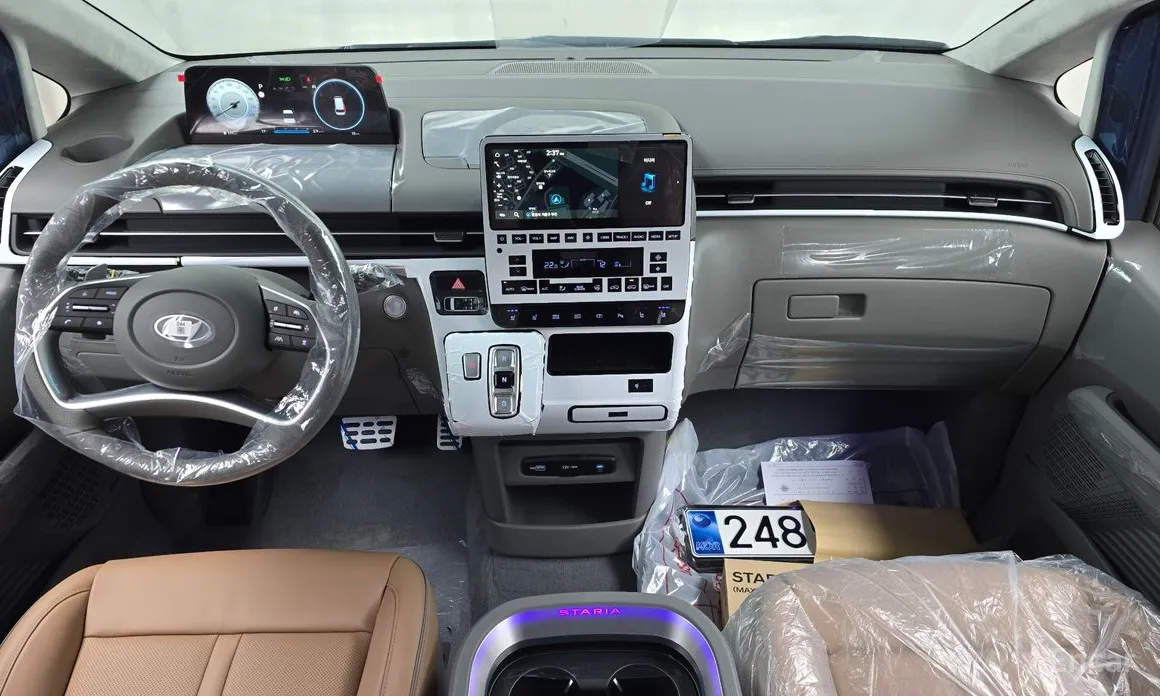 Hyundai Staria 2021 4WD Lounge 7-Seater