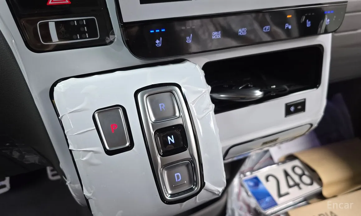 Hyundai Staria 2021 4WD Lounge 7-Seater