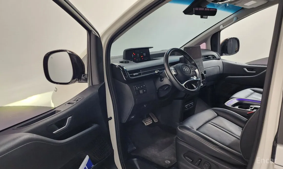 Hyundai Staria 2021 Lounge 9-Seater