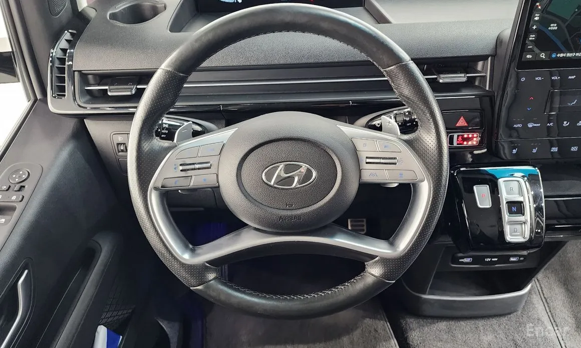 Hyundai Staria 2021 Lounge 9-Seater