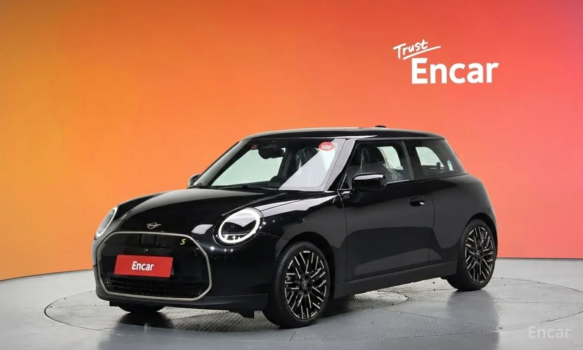 Mini Cooper 2025 SE Favoured