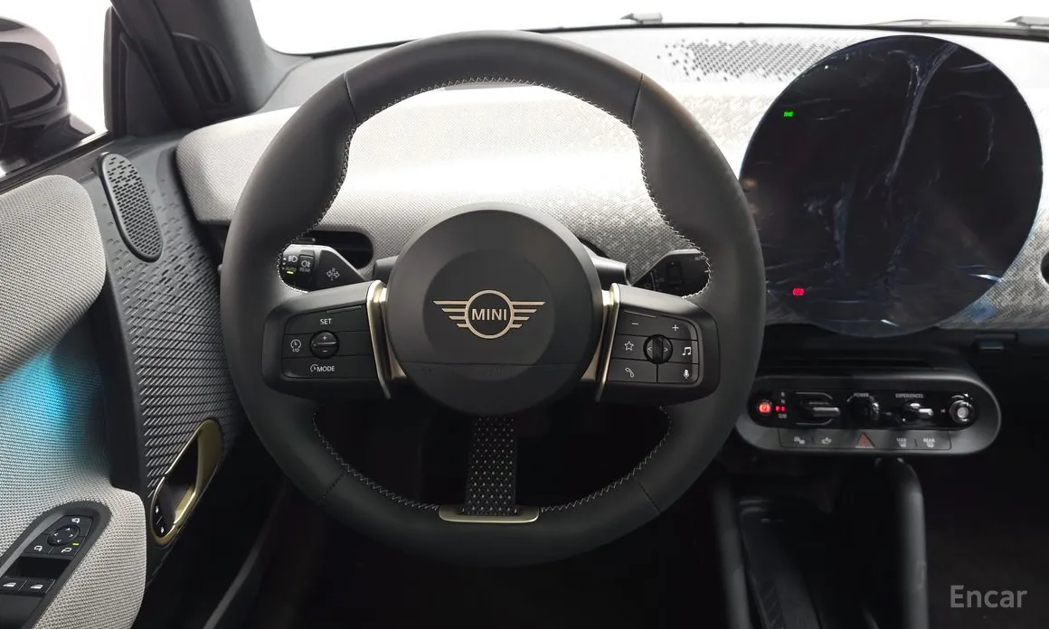 Mini Cooper 2025 SE Favoured