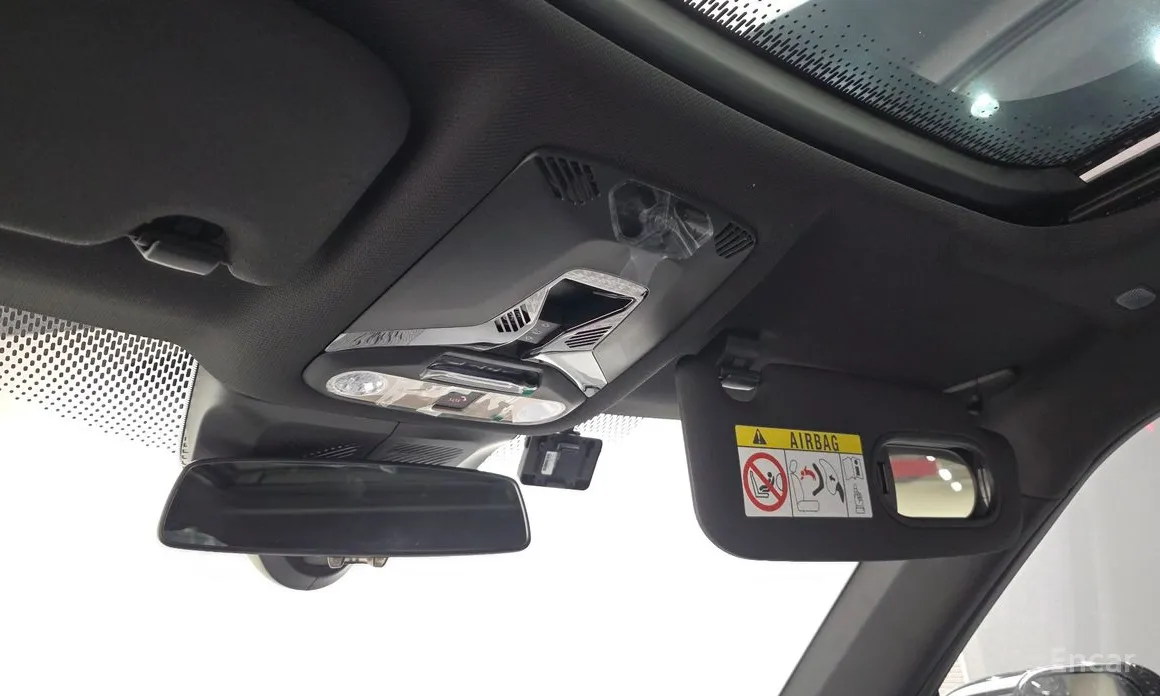 Mini Cooper 2025 SE Favoured