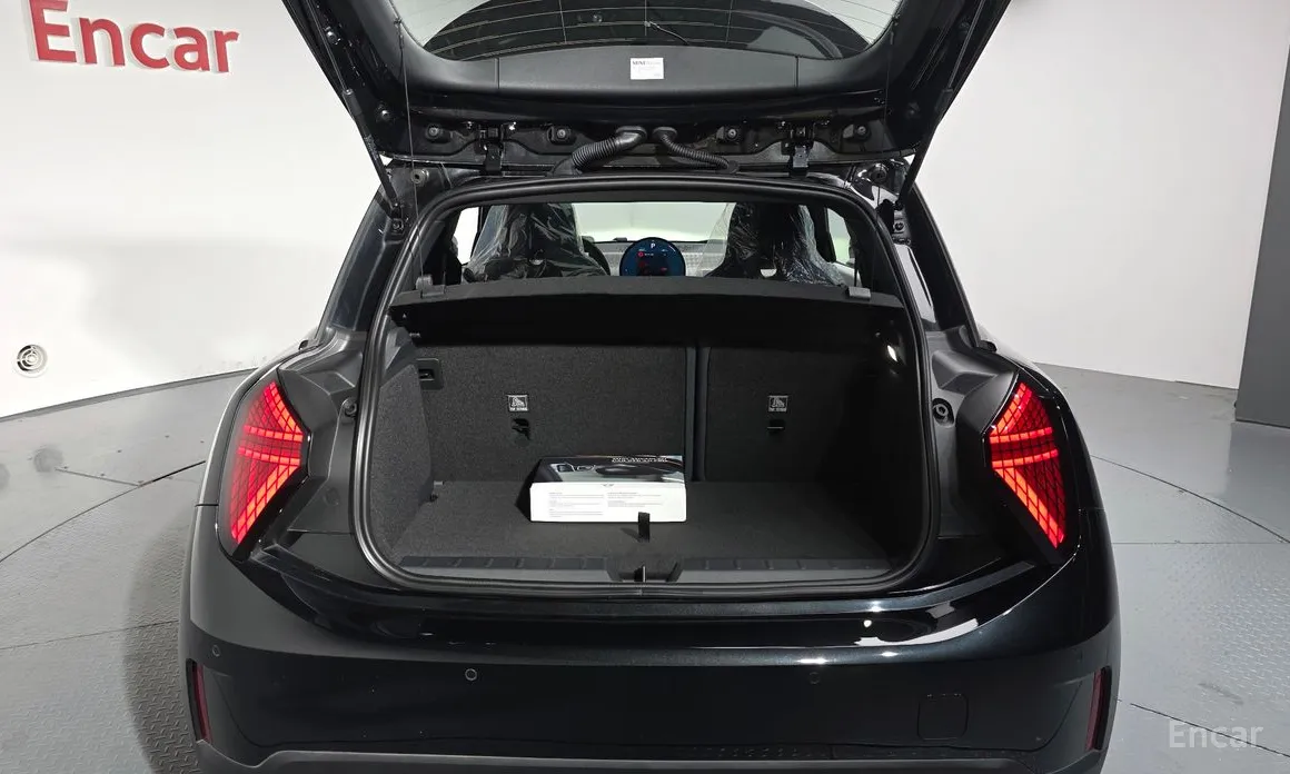 Mini Cooper 2025 SE Favoured