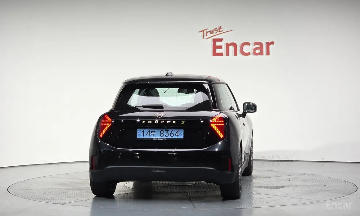 Mini Cooper 2025 SE Favoured