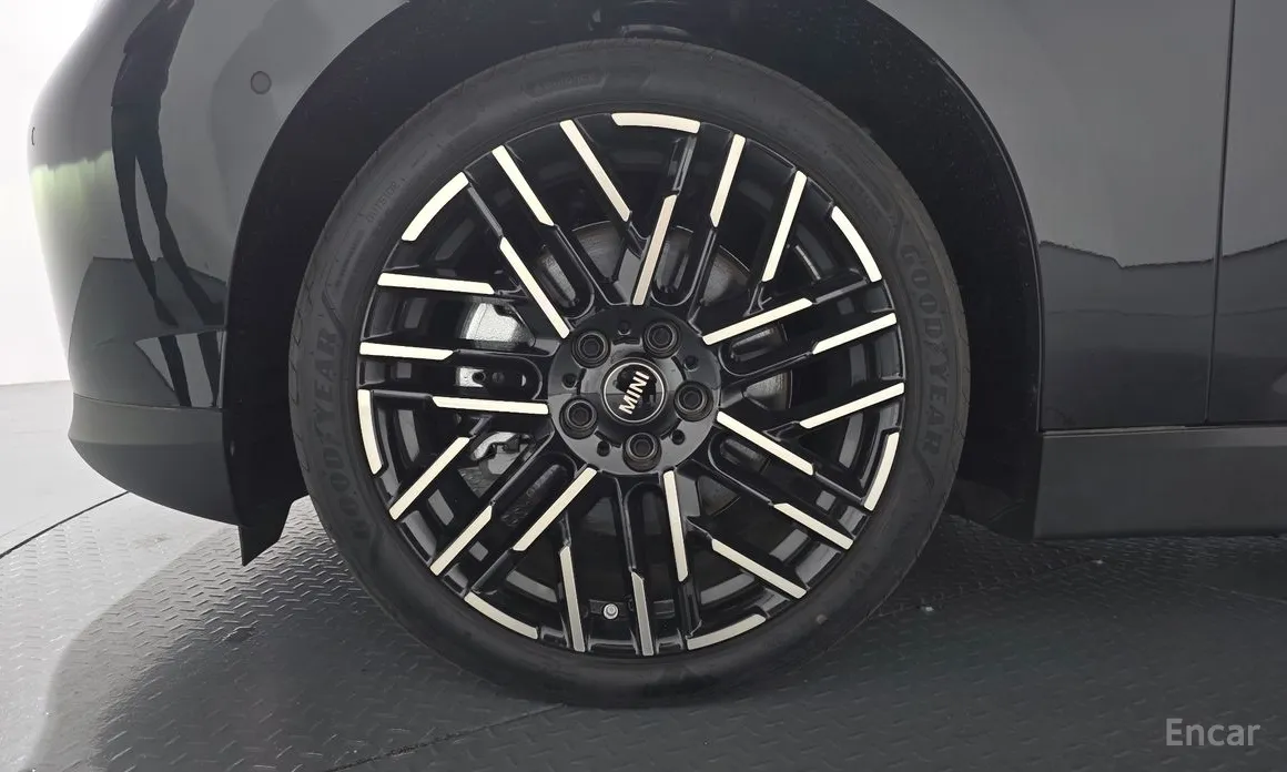 Mini Cooper 2025 SE Favoured