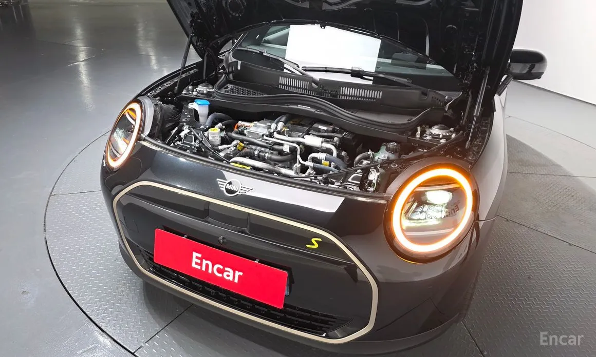 Mini Cooper 2025 SE Favoured