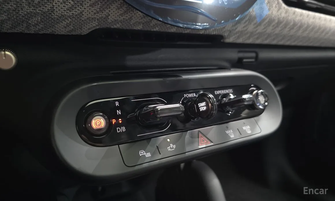 Mini Cooper 2025 SE Favoured