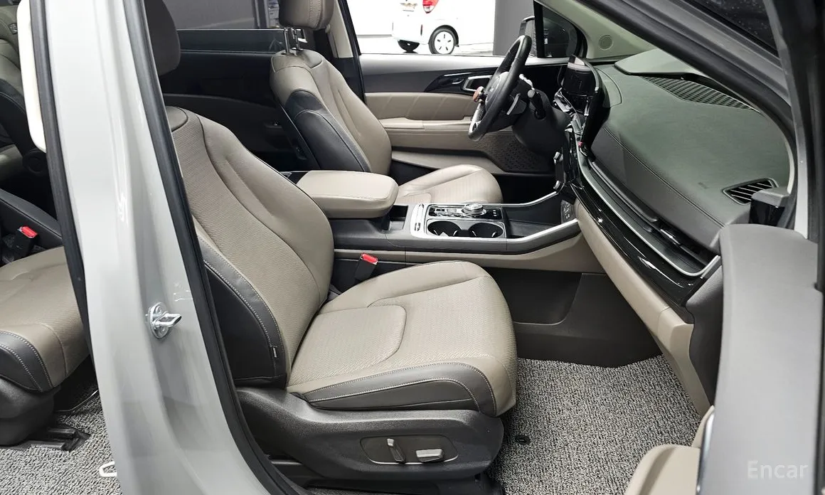 Kia Carnival 2023 9-Seater Gravity