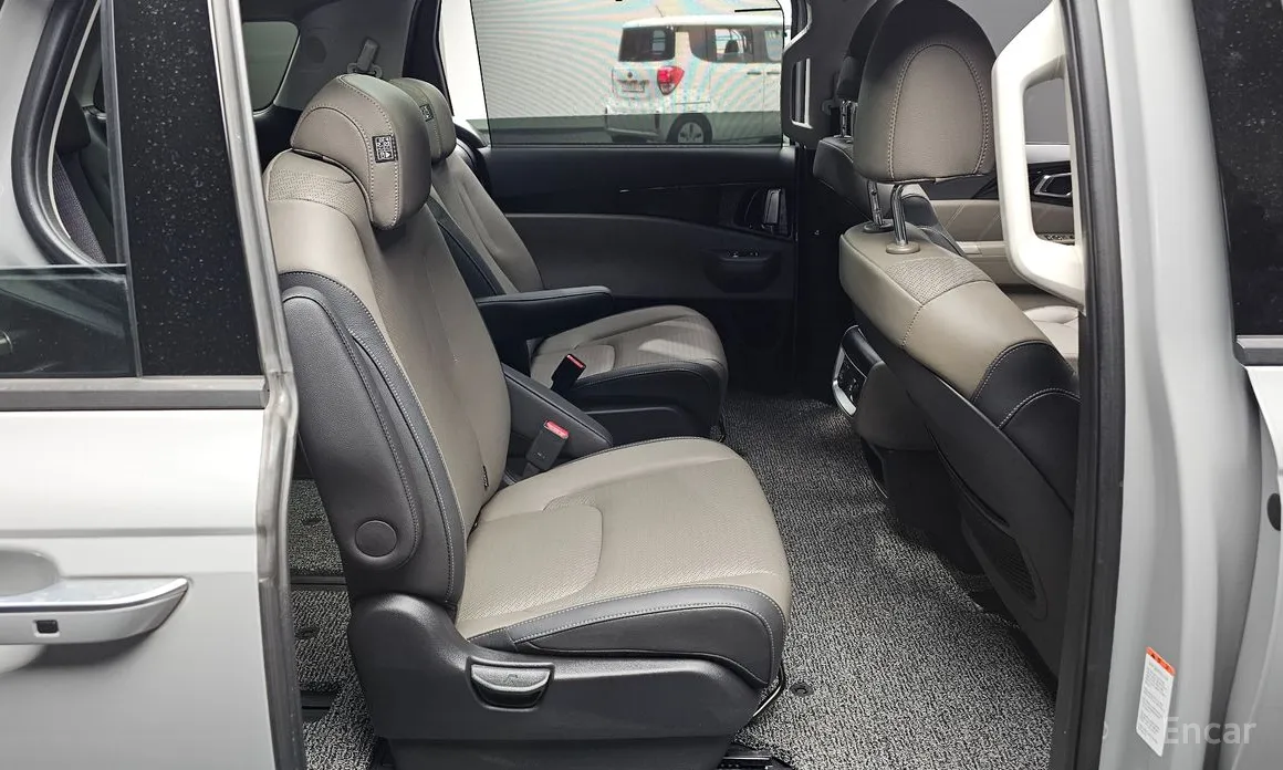 Kia Carnival 2023 9-Seater Gravity