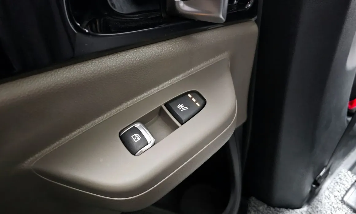 Kia Carnival 2023 9-Seater Gravity