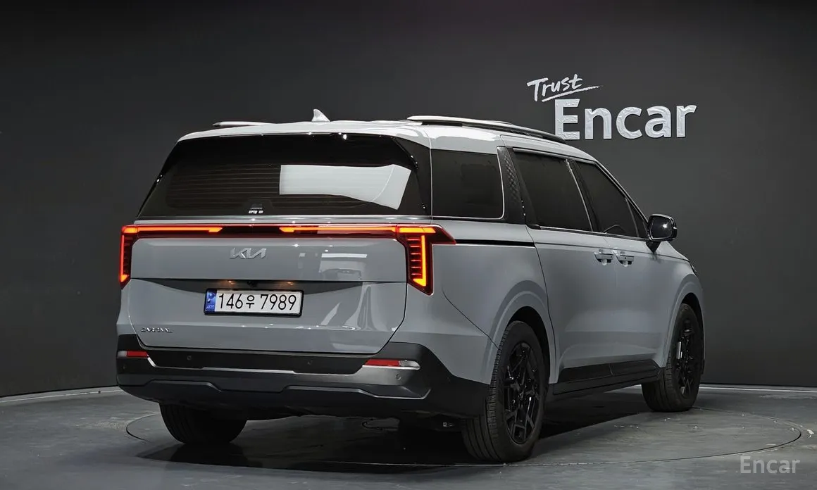 Kia Carnival 2023 9-Seater Gravity