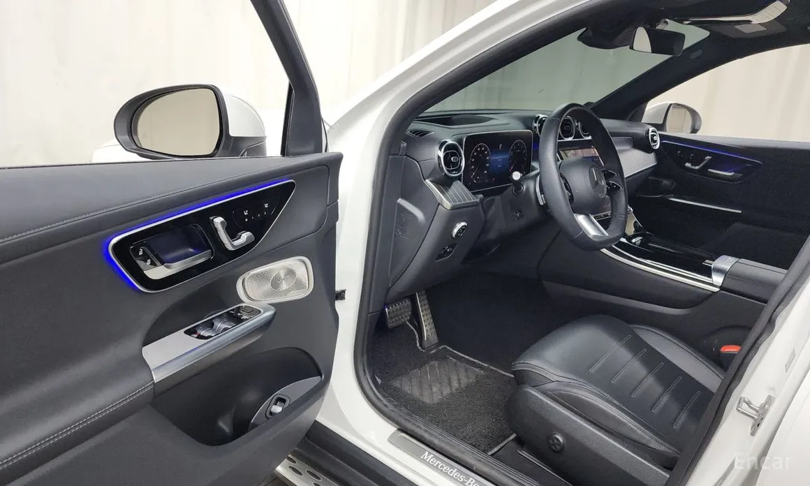Mercedes-Benz GLC-Class 2023 GLC300 4MATIC AMG Line