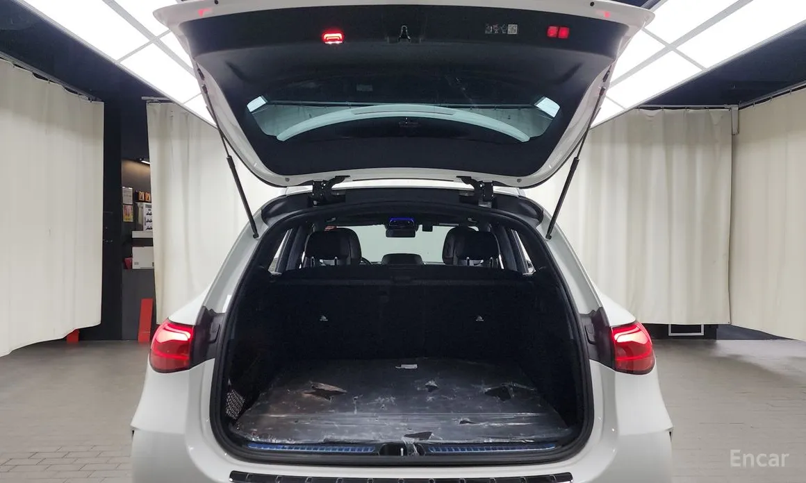 Mercedes-Benz GLC-Class 2023 GLC300 4MATIC AMG Line