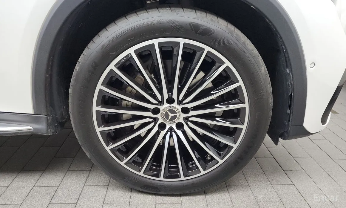 Mercedes-Benz GLC-Class 2023 GLC300 4MATIC AMG Line