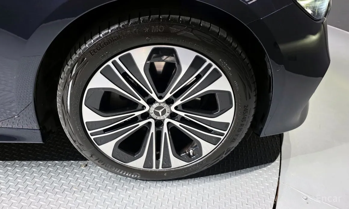 Mercedes-Benz E-Class 2024 E220d 4MATIC Exclusive