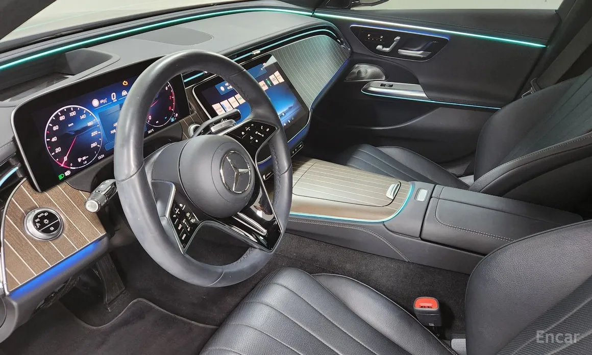 Mercedes-Benz E-Class 2024 E300 4MATIC Exclusive