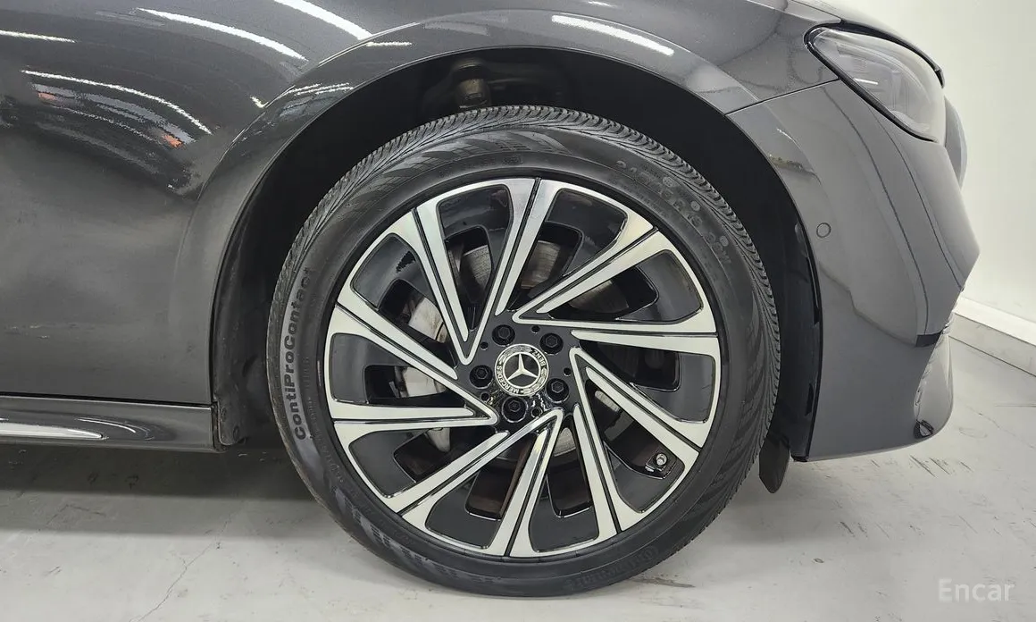 Mercedes-Benz E-Class 2024 E300 4MATIC Exclusive