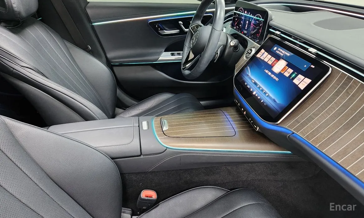 Mercedes-Benz E-Class 2024 E300 4MATIC Exclusive
