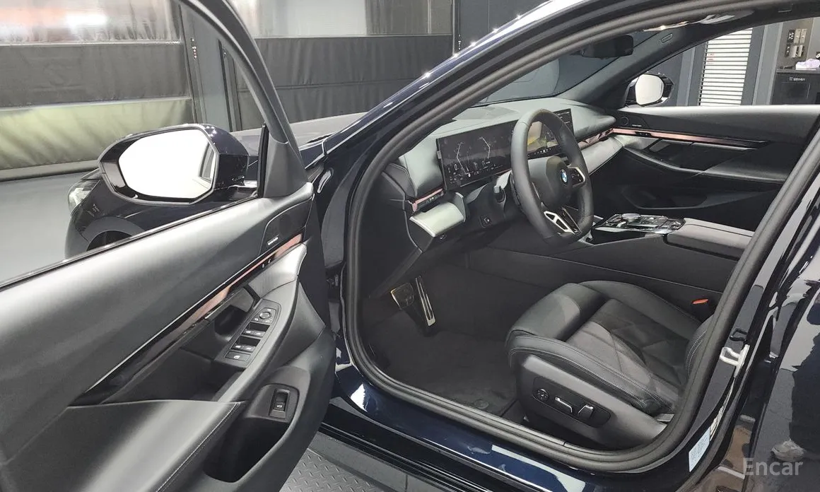 BMW 5 Series 2023 520i M Sport