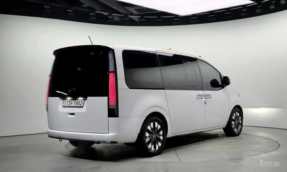 Hyundai Staria 2021 L3.5 Lounge 9-Seater