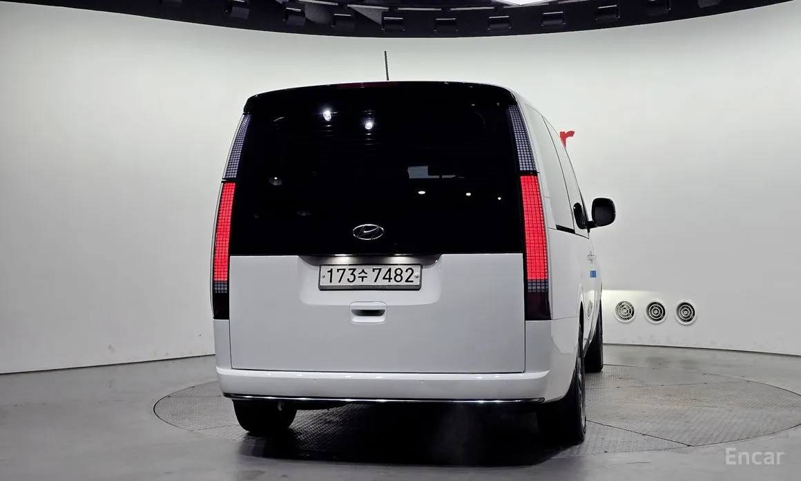 Hyundai Staria 2021 L3.5 Lounge 9-Seater