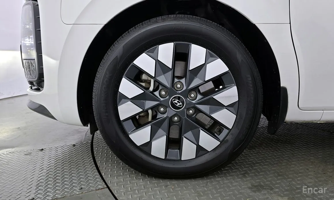 Hyundai Staria 2021 L3.5 Lounge 9-Seater